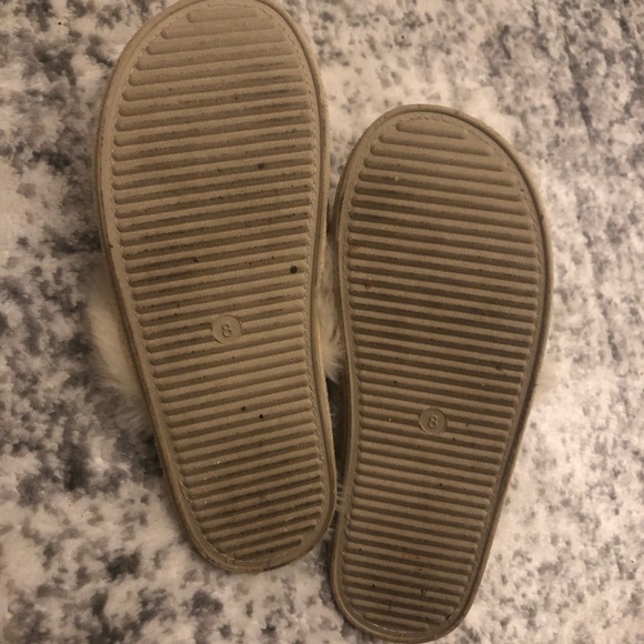 Fluffy Cozy Studded House Slippers Size 8 - Picture 5 of 5